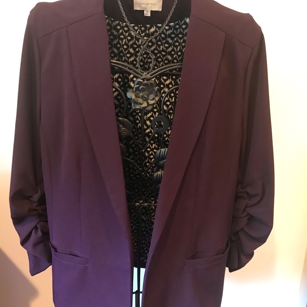 Fully lined women’s blazer pretty ruching on the sleeves
